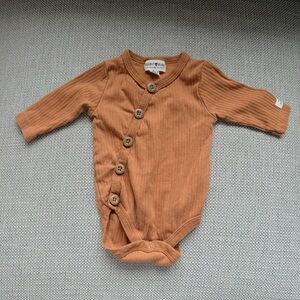 4/20$ Rabbit + Bear Ribbed Button-Up Baby Bodysuit size 0-3 months